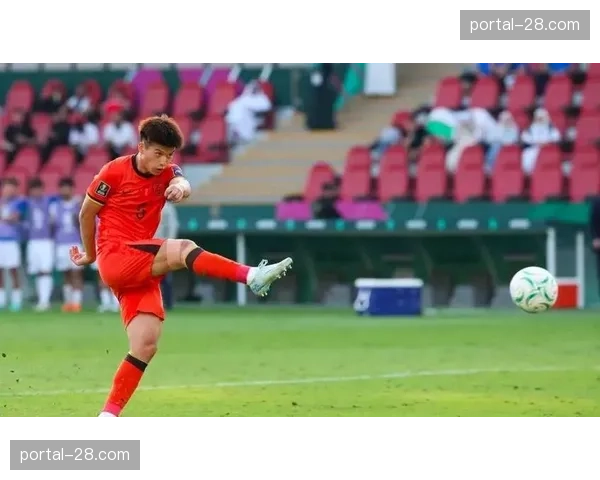 对手门将阿克特尔多次扑救，中国队射门选择与角度需优化