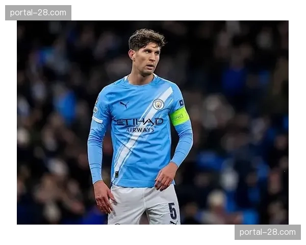 曼城在少打一人后仍坚持高位防线 身后空当屡次被皇马针对性利用 曼城在少打一人后仍坚持高位防线 身后空当屡次被皇马针对性利用